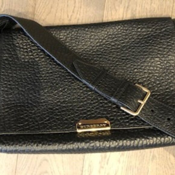 Burberry Authentic Luxury Leather Shoulder Bag Black w Gold Metal Hardware Sz OS - Picture 4 of 16